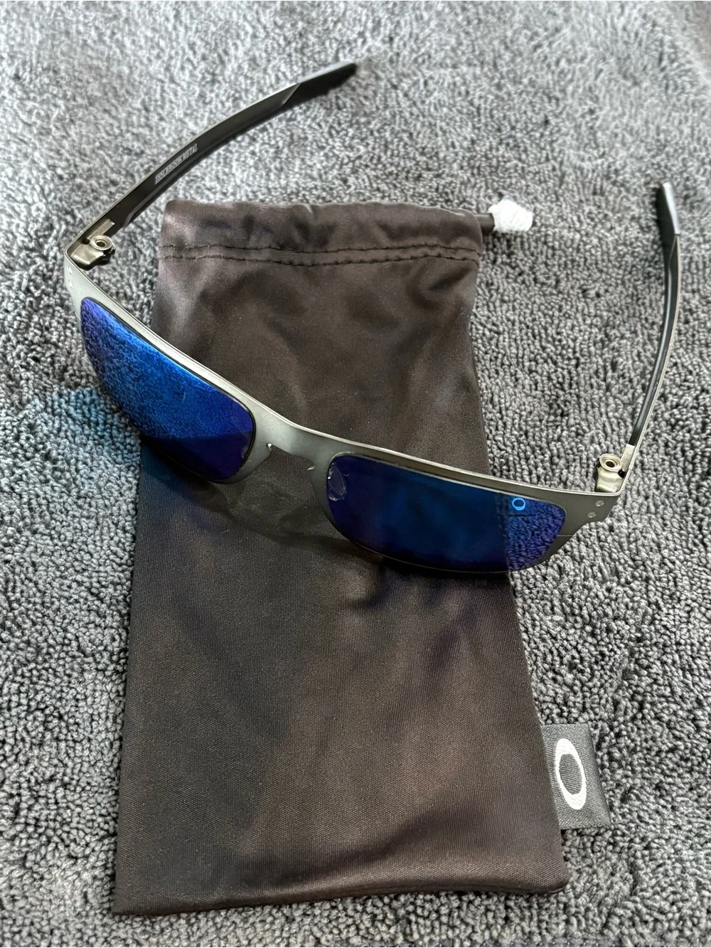 Men's Oakley Blue Mirrored Sunglasses